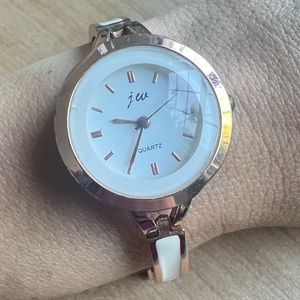 JW ladies rose gold tone and white enamel bracelet watch NEW BATTERY